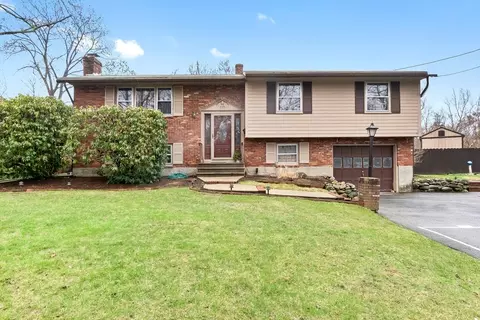 17 Paulette Dr, Danvers, MA 01923