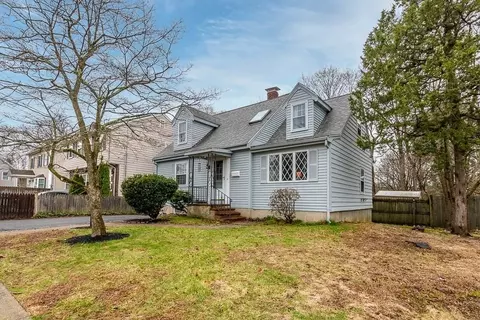 123 Beaver St, Hyde Park, MA 02136