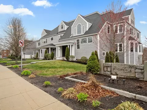 205 Elm St #5, Braintree, MA 02184