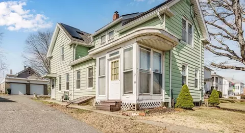 11 Slater St, Webster, MA 01570