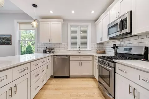 9 Bellflower St #1, Boston, MA 02125