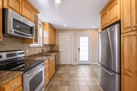 8 Smith Ave, Reading, MA 01867 photo 9