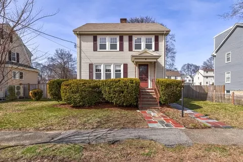 8 Smith Ave, Reading, MA 01867
