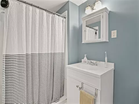 Bath - 19 Pine Rd, Beverly, MA 01915 photo 2 of 2