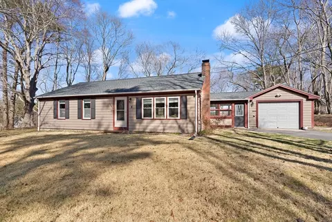 8 Boutemain Ave, Plymouth, MA 02360