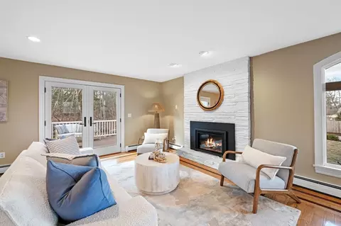 Living - 8 Links Rd, Gloucester, MA 01930 photo 4 of 5