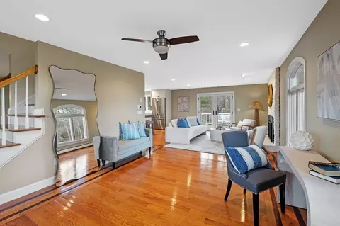 Entry Way - 8 Links Rd, Gloucester, MA 01930 photo 3 of 4