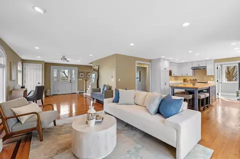 Living - 8 Links Rd, Gloucester, MA 01930 photo 3 of 5
