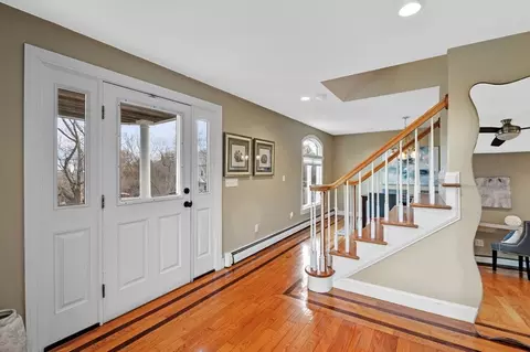 Entry Way - 8 Links Rd, Gloucester, MA 01930 photo 1 of 4