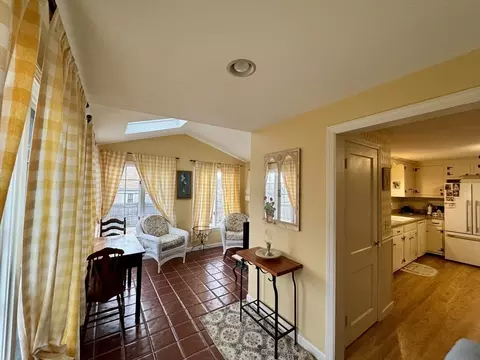 Entry Way - 156 Ashbrook St, Springfield, MA 01118 photo 2 of 4
