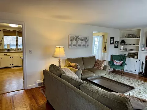 Living - 156 Ashbrook St, Springfield, MA 01118 photo 3 of 4