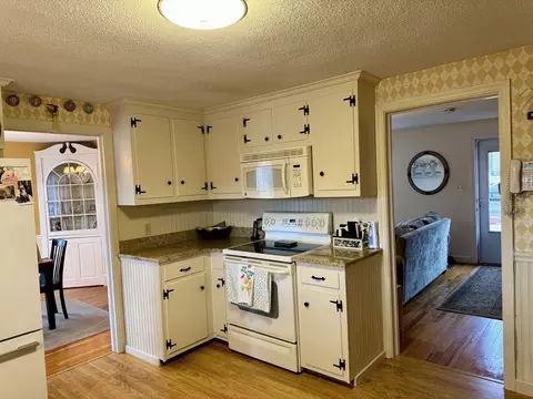 Kitchen - 156 Ashbrook St, Springfield, MA 01118 photo 4 of 5
