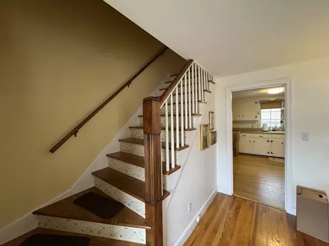 Entry Way - 156 Ashbrook St, Springfield, MA 01118 photo 3 of 4