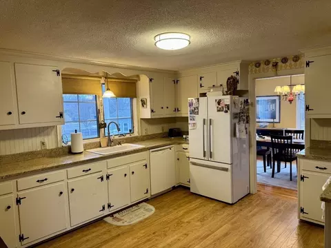 Kitchen - 156 Ashbrook St, Springfield, MA 01118 photo 2 of 5