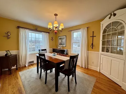 Dining - 156 Ashbrook St, Springfield, MA 01118 photo 1 of 2