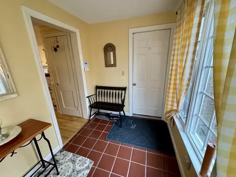 Entry Way - 156 Ashbrook St, Springfield, MA 01118 photo 1 of 4