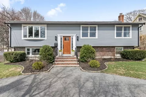 4 Sherman Place Ct, Woburn, MA 01801