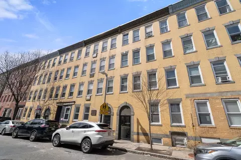 166 Cottage St #201, Boston, MA 02128