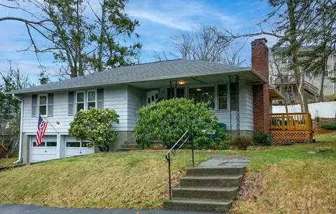 8 Pompano Rd, Worcester, MA 01605