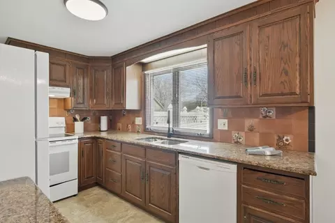 101 Ann St, Chicopee, MA 01020 photo 8