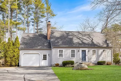 23 Warren St, Upton, MA 01568
