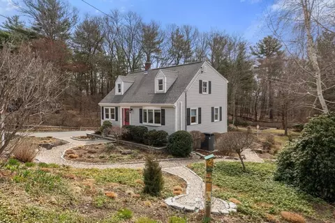 63 Peach Orchard Rd, Burlington, MA 01803