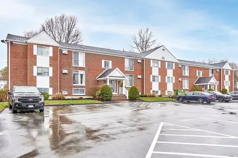 21 Clarks Rd #103, Amesbury, MA 01913