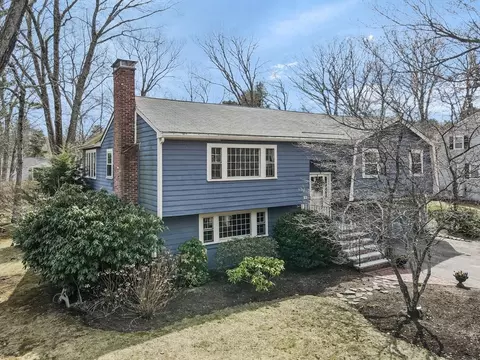70 Orchard Ln, Holliston, MA 01746