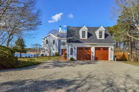 20 Stanley Pl, Hyannis, MA 02601