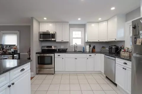31 Thornton St, Springfield, MA 01104 photo 12