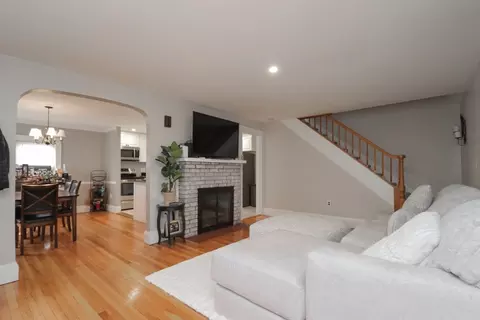 31 Thornton St, Springfield, MA 01104 photo 6