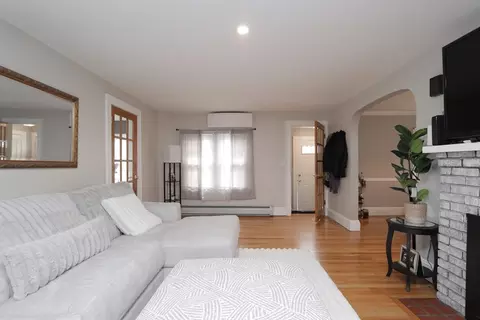31 Thornton St, Springfield, MA 01104 photo 4