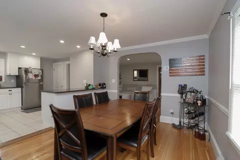 31 Thornton St, Springfield, MA 01104 photo 8