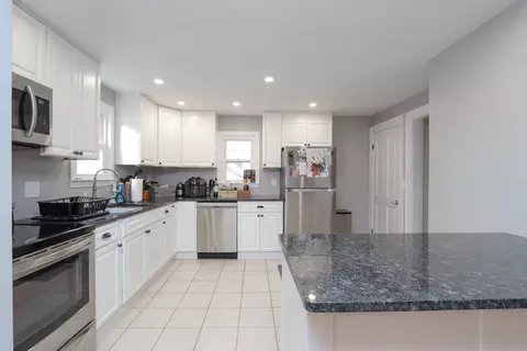 31 Thornton St, Springfield, MA 01104 photo 10