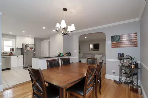 31 Thornton St, Springfield, MA 01104 photo 9