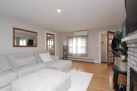 31 Thornton St, Springfield, MA 01104 photo 5
