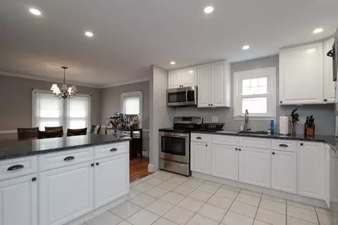 31 Thornton St, Springfield, MA 01104 photo 11