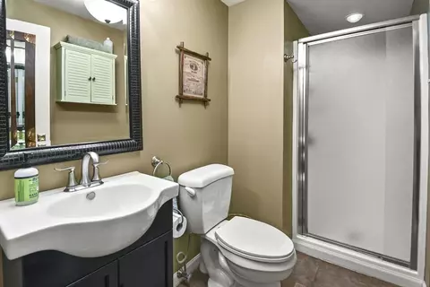 Bath - 62 Commodore Rd, Worcester, MA 01602 photo 1 of 2