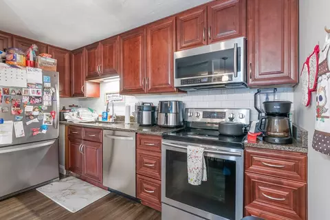 Kitchen - 11 Gibbs St #H113, Worcester, MA 01607 photo 2 of 3