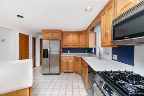 16 Braman St, Danvers, MA 01923 photo 9