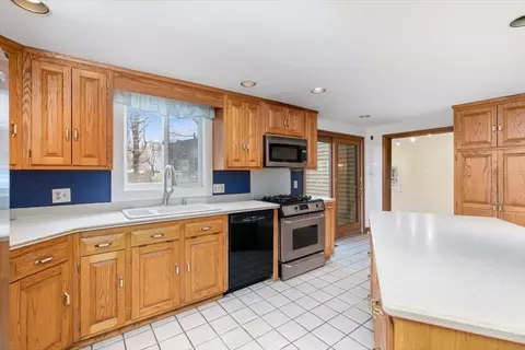 16 Braman St, Danvers, MA 01923 photo 8