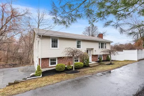 560 Whipple Rd, Tewksbury, MA 01876