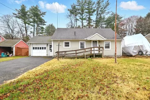 18 Freeman Dr, Greenfield, MA 01301