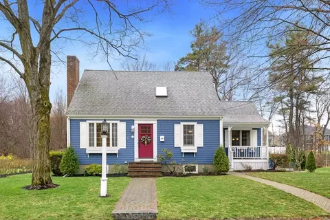 33 Plymouth Rd, Reading, MA 01867