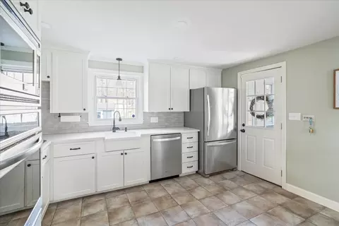 Kitchen - 33 Schofield Dr, Franklin, MA 02038 photo 1 of 2