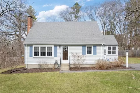 33 Schofield Dr, Franklin, MA 02038
