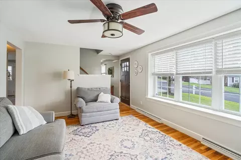 Living - 33 Schofield Dr, Franklin, MA 02038 photo 2 of 4