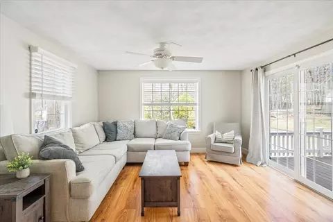 Living - 33 Schofield Dr, Franklin, MA 02038 photo 4 of 4