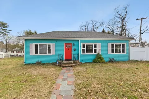55 Pond St, Randolph, MA 02368