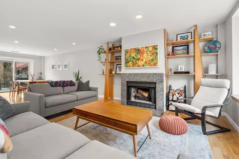 37 Chestnut St #207, Boston, MA 02129